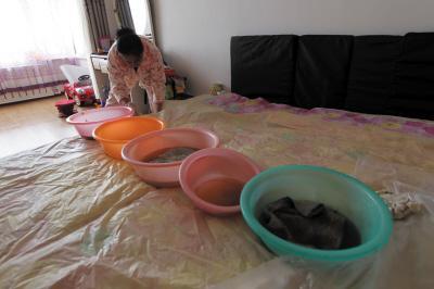 萧县楼上漏水，住户失联，小区没物管，业主维权难！律师来支招……